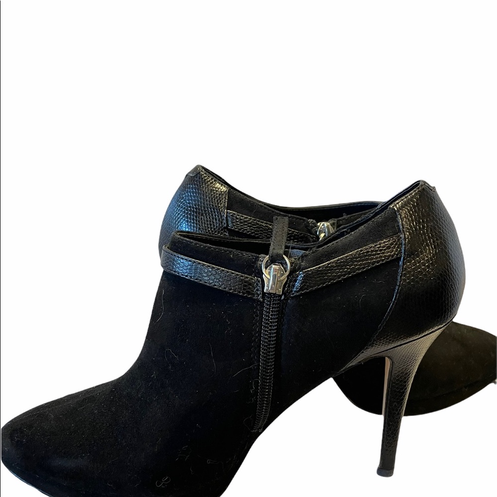 WHBM ADDYSON black suede heels